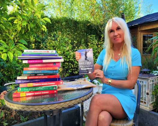 Book 32 brilliant ways to survive and thrive in a new country by Tsarina